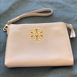 Tory Burch Britten Large Zip Pouch Light Oak.